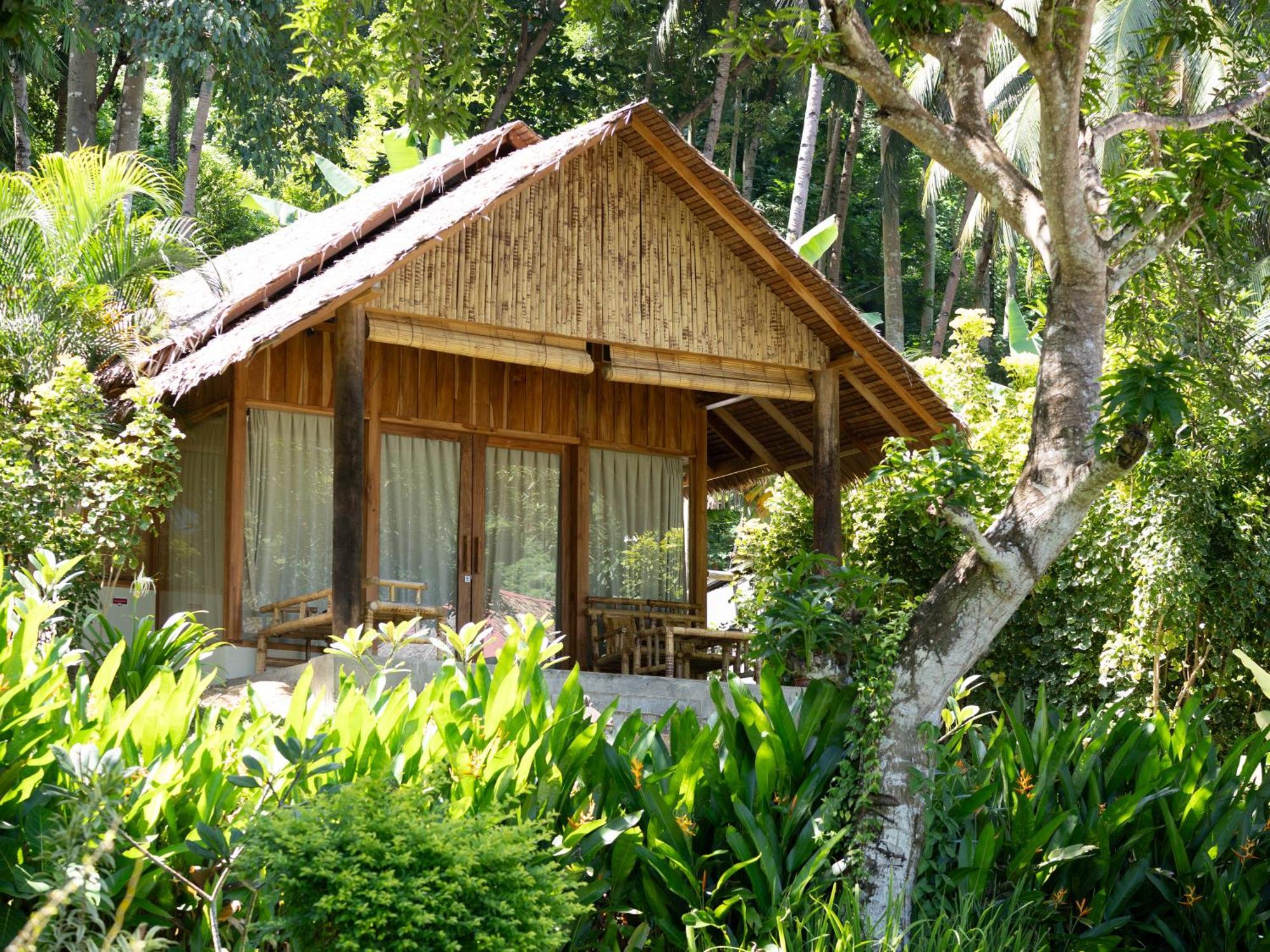 D'Lagoon Dive Resort Bitung Exterior photo